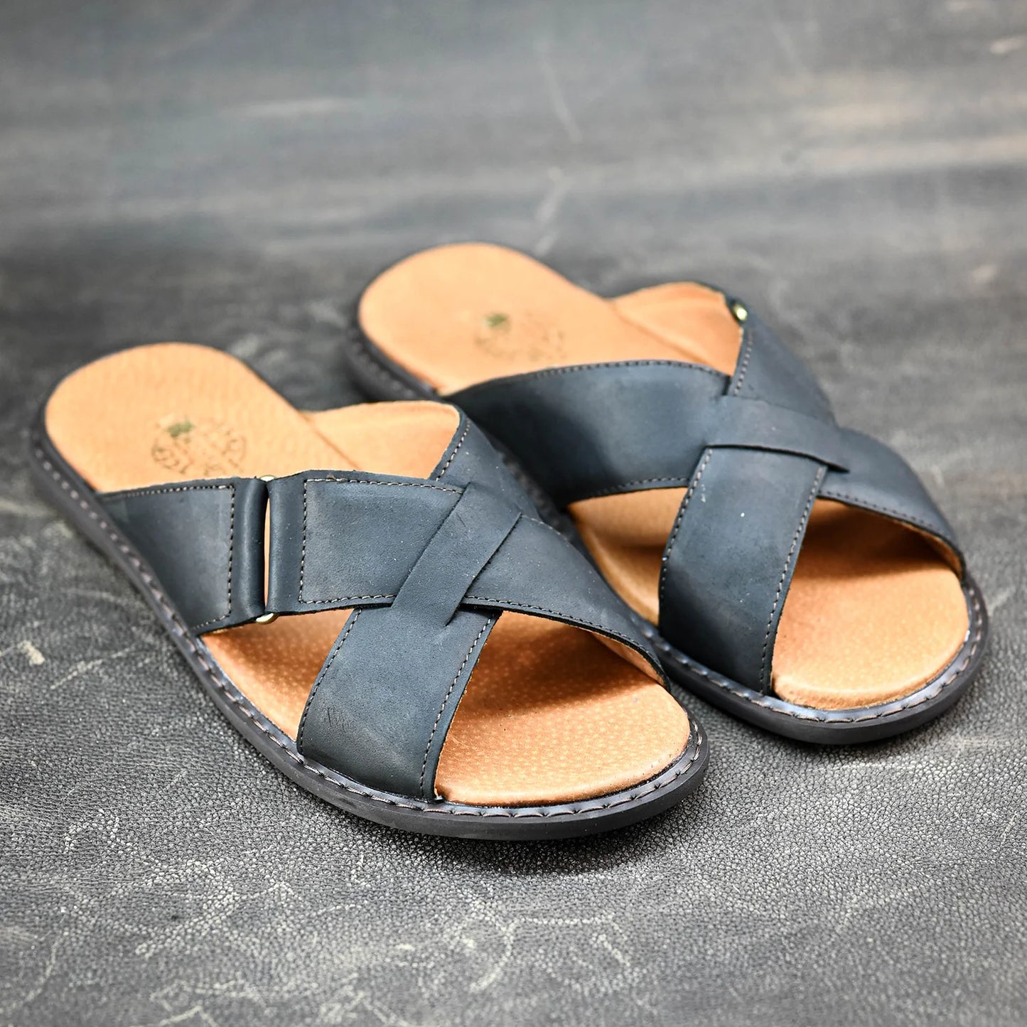 Czarne męskie skórzane klapki z paskami – Nero | Jordan Handmade Shoes